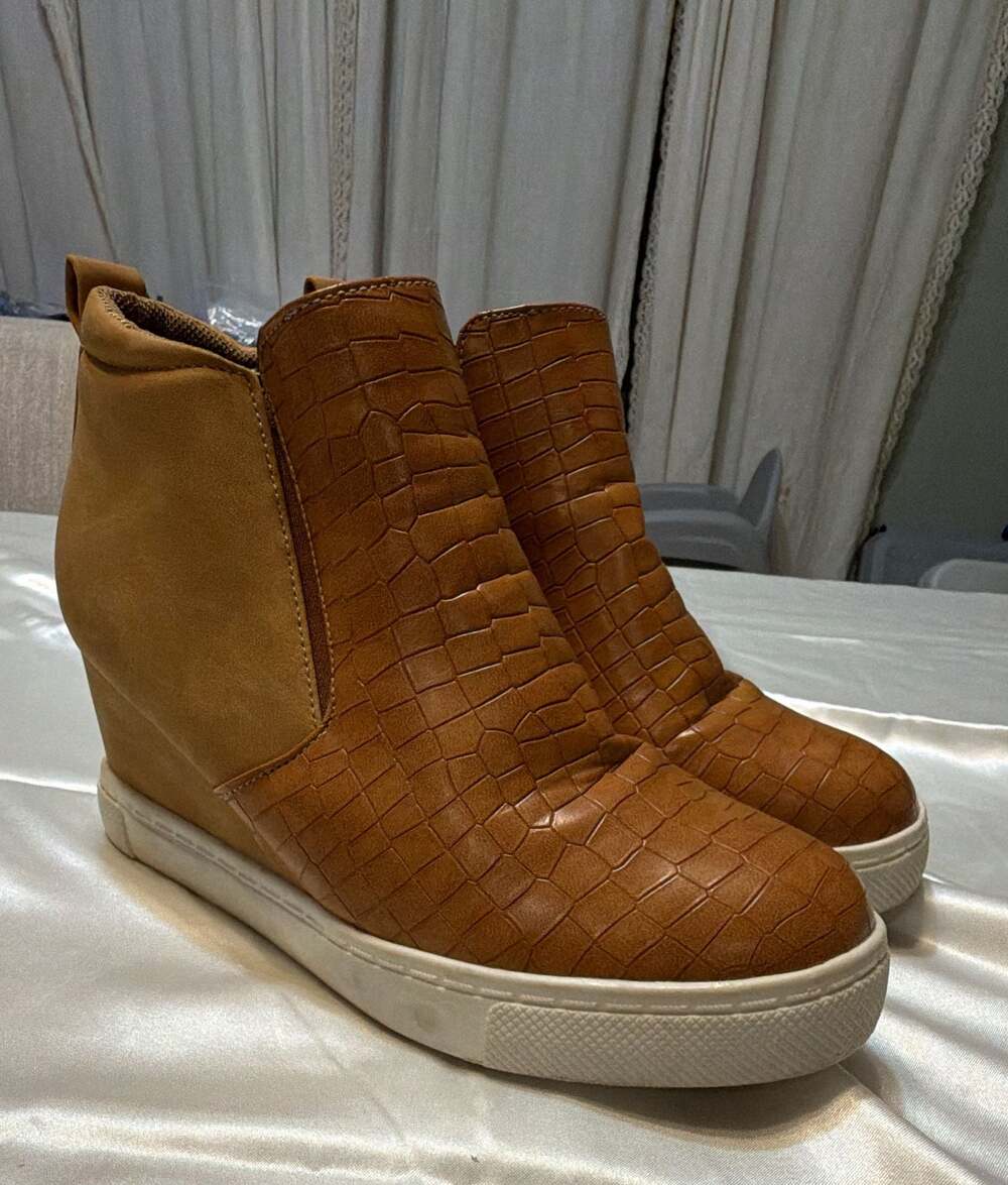 Aomo Love Tan Croc Embossed Hidden Wedge Sneaker Ankle Boots Women's Size 8